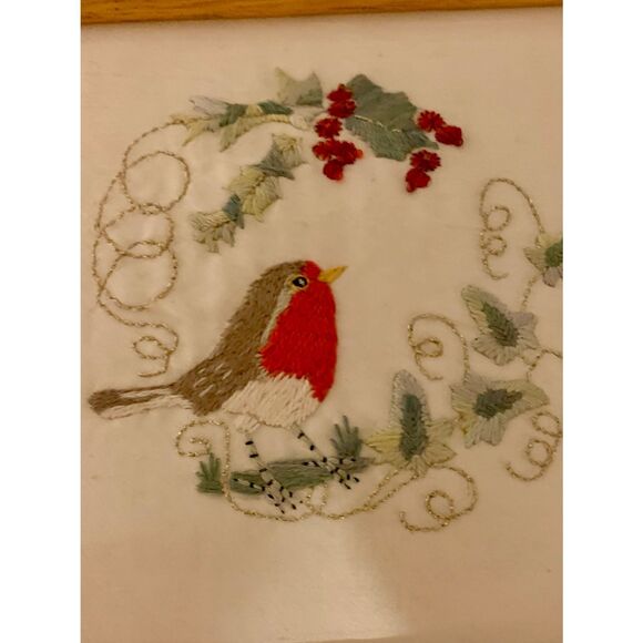 Vintage Other - Beautiful Vintage Keepsake Box with Padded Embroidered Frame as the Cover